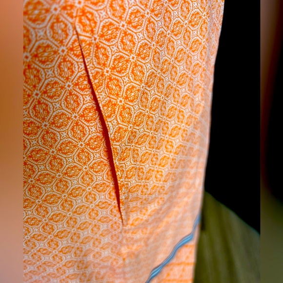 Sleeveless dress in soft orange & white pattern - Picture 4 of 5